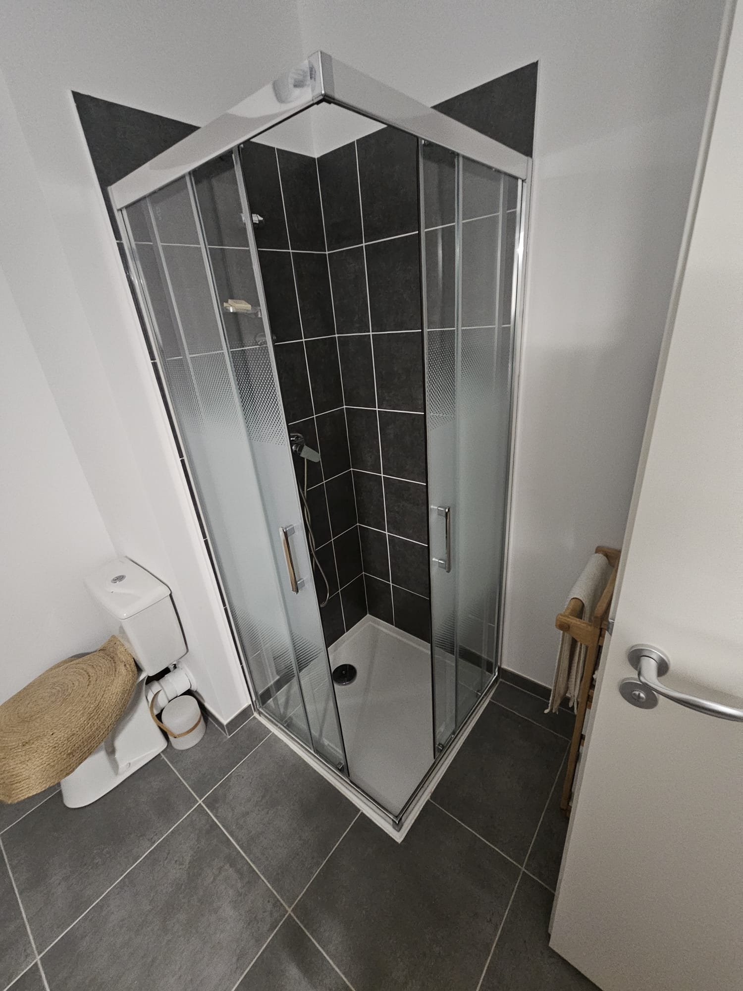 Après pose d’une douche à Jonquières